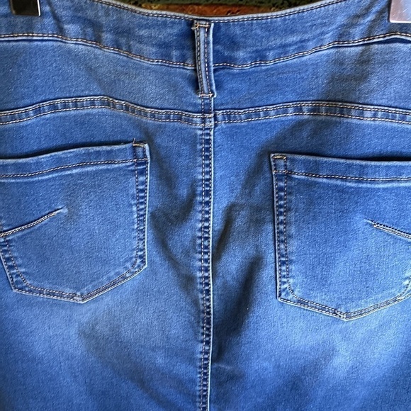 Jones New York Madison Pencil Medium Wash Stretch Jean Skirt Size 10 - Picture 11 of 12